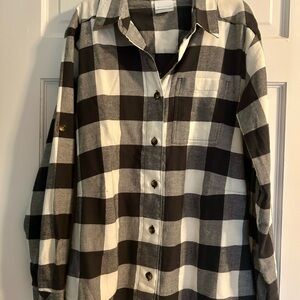 Columbia Black and White Flannel Button Down Shirt w/ pocket. EUC - Medium